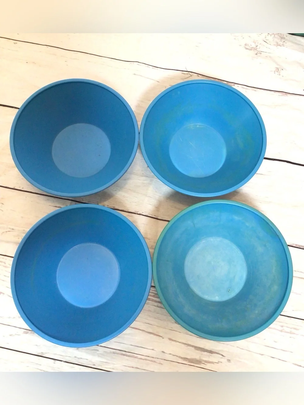 Vintage Camping Picnic Dinnerware Set 32pc Plastic Trays Mugs Bowls Cups Utensil
